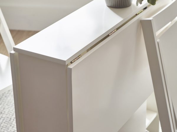 GAT GatanSmallGatelegTablewithChairsWhiteDetail jpg