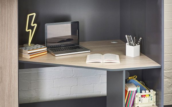 hercules highsleeper woodgrain anthracite desk detail